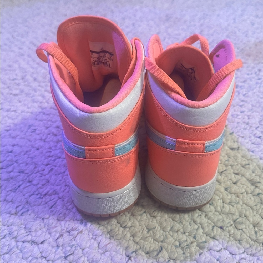 Nike Air Jordan 1 Mid in Crimson Pulse - Picture 4 of 6